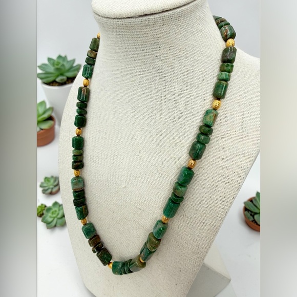 Mineral Grade Emerald Nugget Bead Necklace GoldTone Spacers Toggle Clasp 18” 53g - Picture 5 of 17